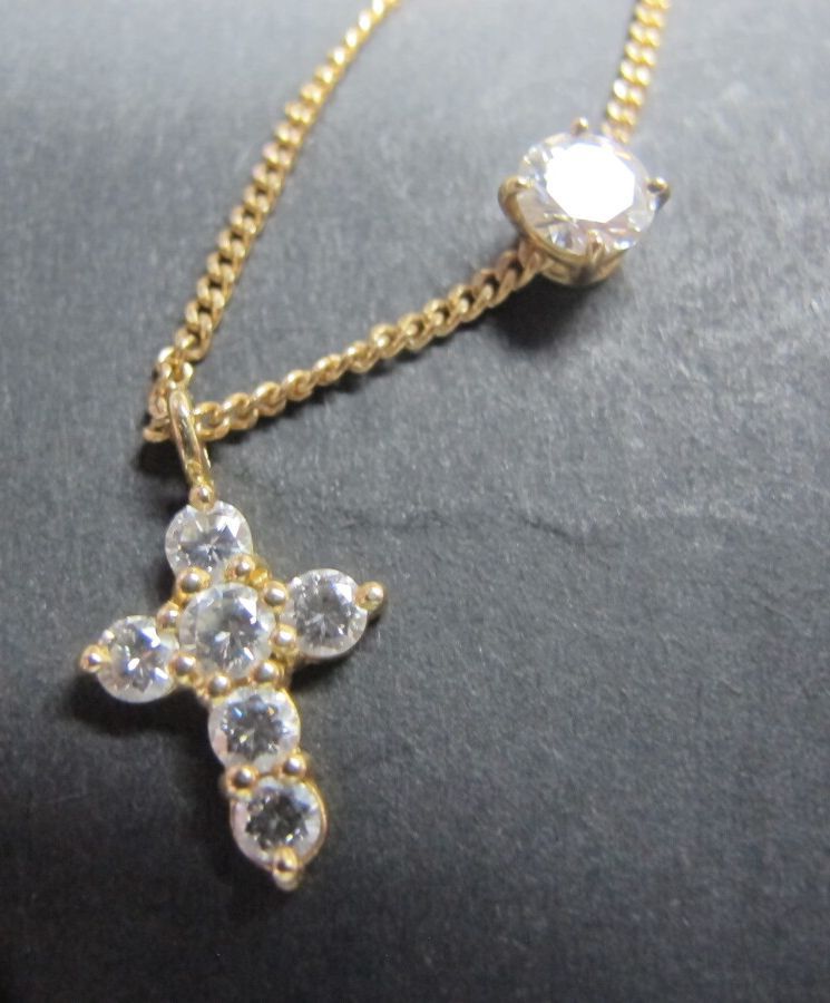 Null Collier articulé en or jaune 750 millièmes retenant en pendentif un diamant&hellip;