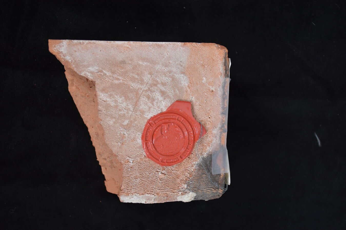 Null Fragment de brique provenant du mur de Berlin.

Avec trace de ciment et cer&hellip;