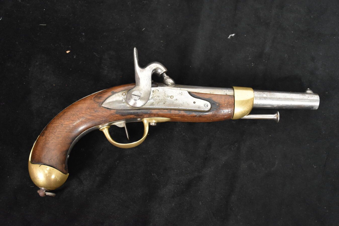 Null Pistolet d'arçon à percussion modèle 1822 T Bis. 

Canon rond à pans au ton&hellip;