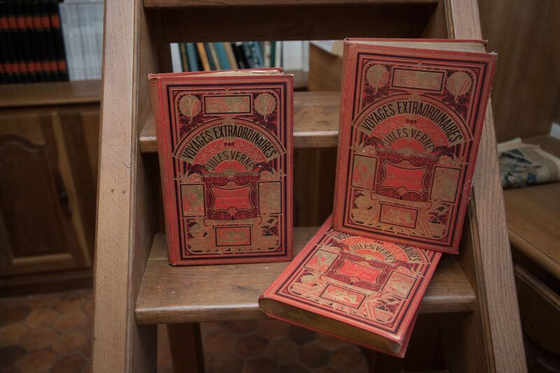 Null Lot de livres : 

- Trois Jules Verne ; 

- Bernardin de Saint-Pierre, Paul&hellip;