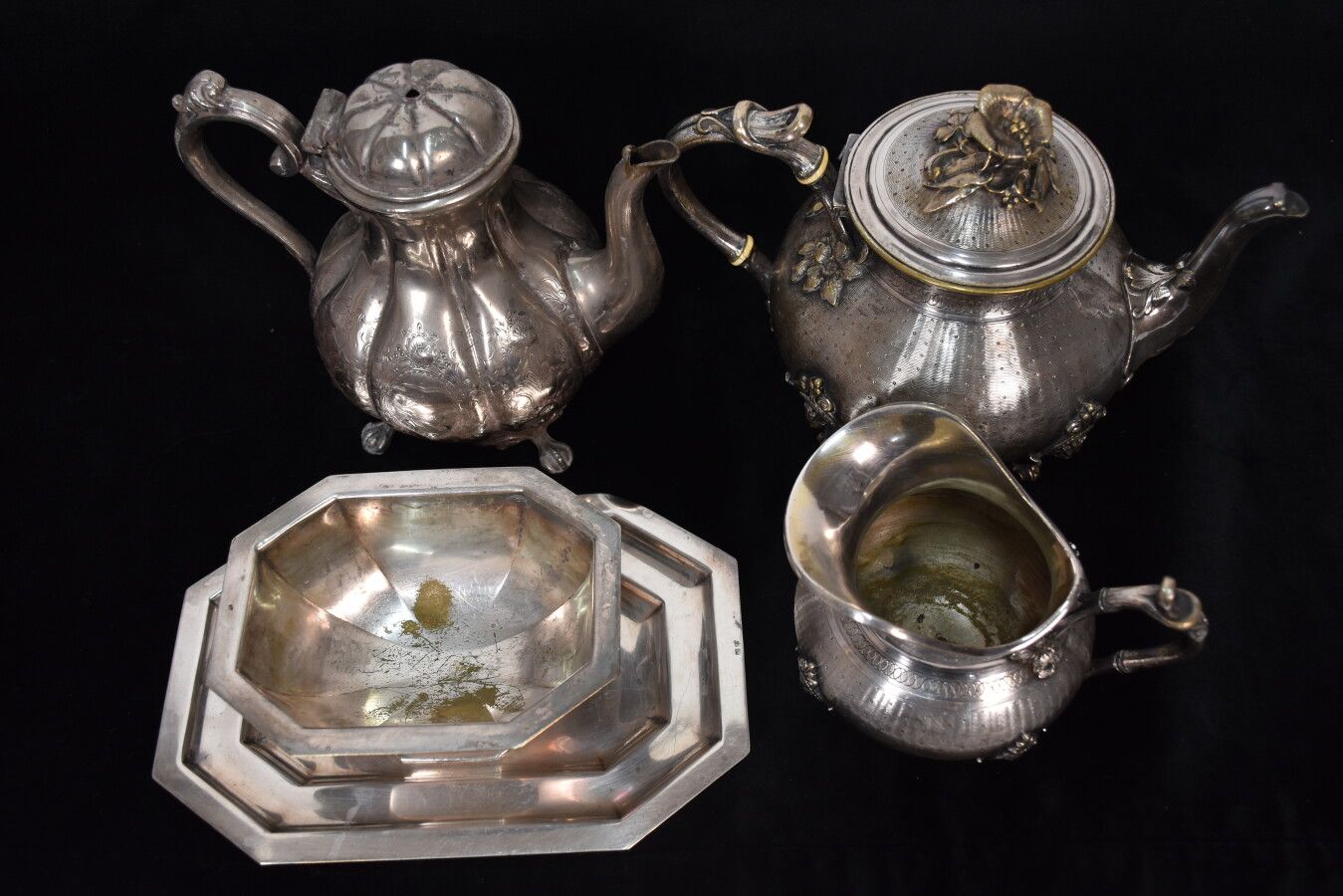 Null Partie de service à thé en métal argenté comprenant : une théière et un pot&hellip;