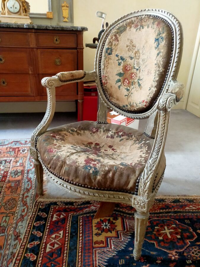 Null Two Louis XVI medallion armchairs in grey lacquered wood

old tapestry with&hellip;