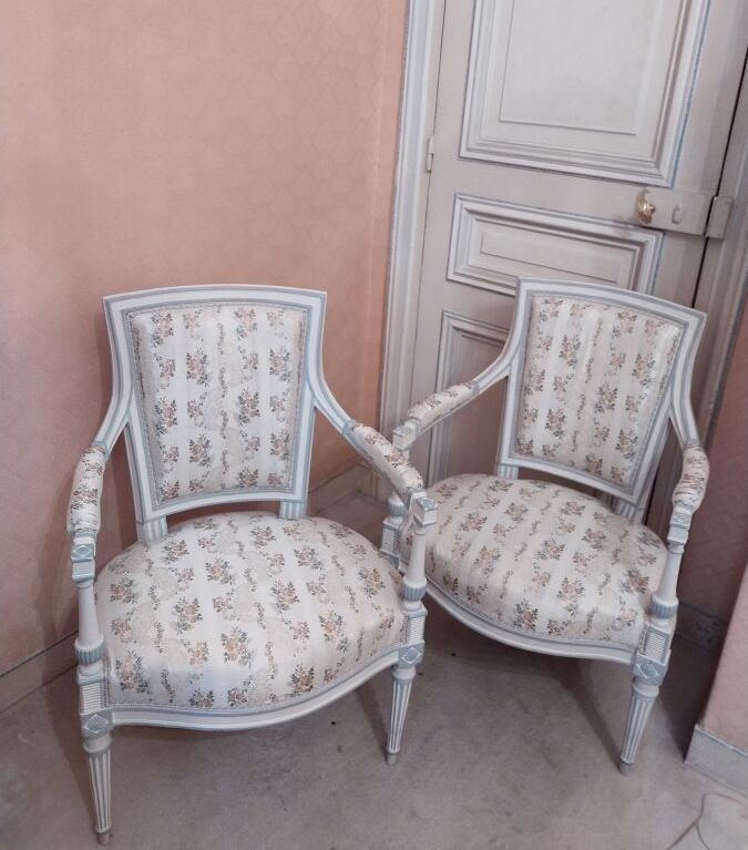 Null Paire de fauteuil cabriolet style Louis XVI

Haut. : 87 cm