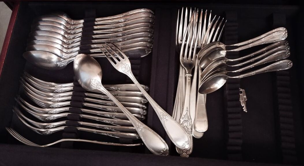 Null Silver-plated metal household set in the Louis XVI style