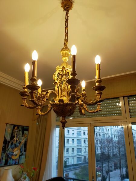 Null Gilded bronze chandelier with eight arms of light