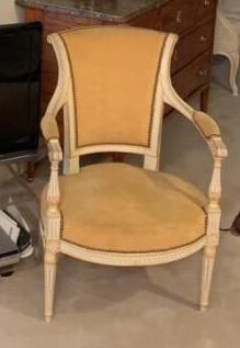 Null Paire de fauteuils " cabriolet " laqués crème rechampi ocre, style Louis XV&hellip;