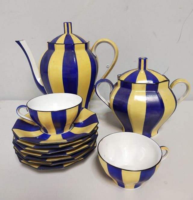 Null Al gusto de Josef Hoffmann

Servicio de té de porcelana de Limoges

incluye&hellip;