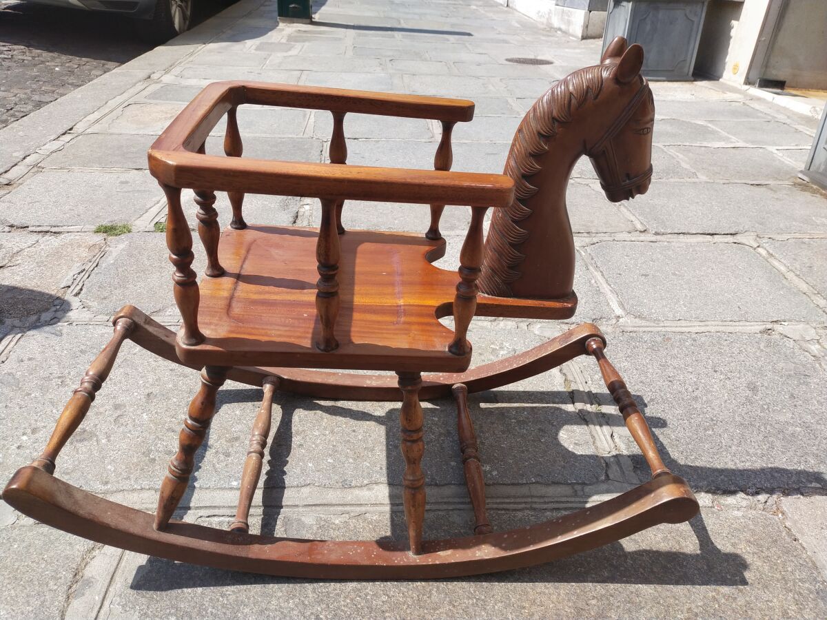 Null Rocking horse in wood

XXth century