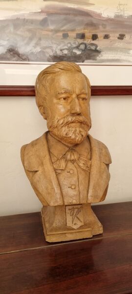 Null FRENCH SCHOOL XIX

Bust of a man 

Patinated terracotta

Height Height : 42&hellip;