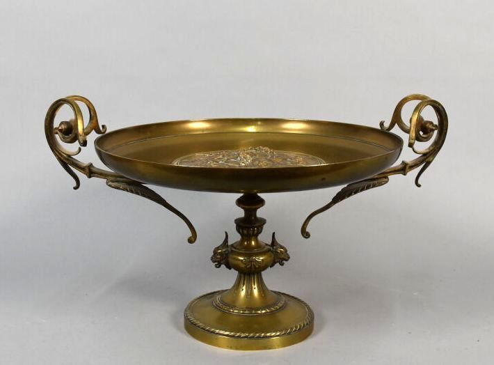 Null Louis Théophile Hingre (1832-1911)

Gilt bronze cup 

Signed " T HINGRE ".
&hellip;