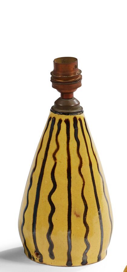 Null Französische Arbeit aus dem 20.

Lampenfuß aus gelb glasierter Keramik.

Un&hellip;
