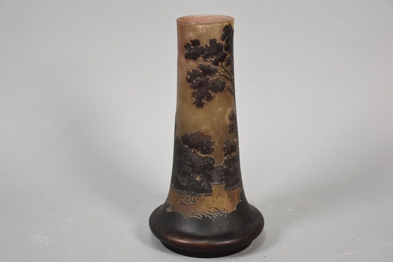 Null ETABLISSEMENTS GALLE 

Vase mit röhrenförmigem Körper und offenem Hals auf &hellip;