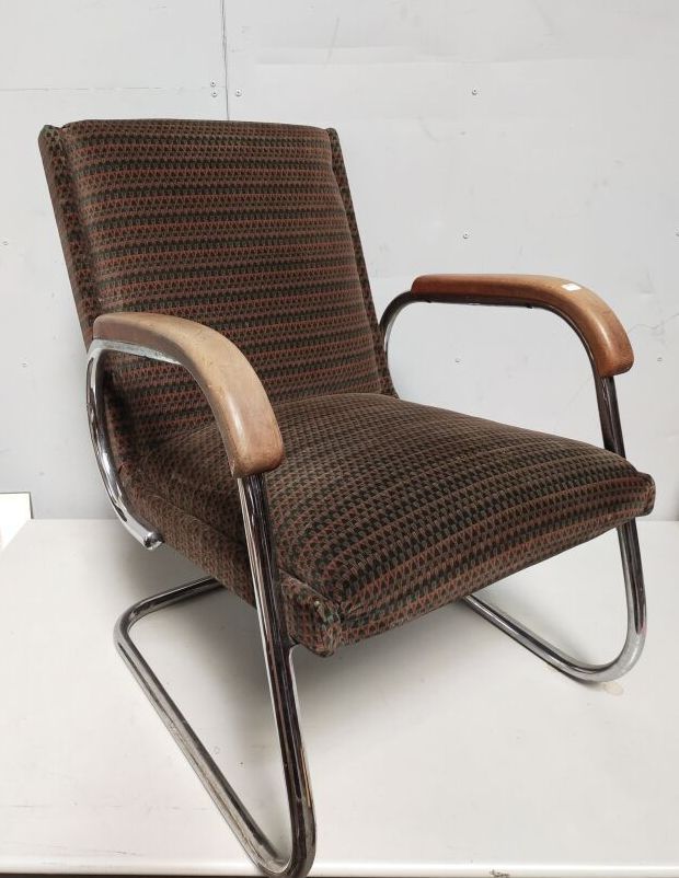 Null 20世纪的法国作品

一对扶手椅

管状金属

86 x 60 x 51厘米



一只脚要拧在其中一个上