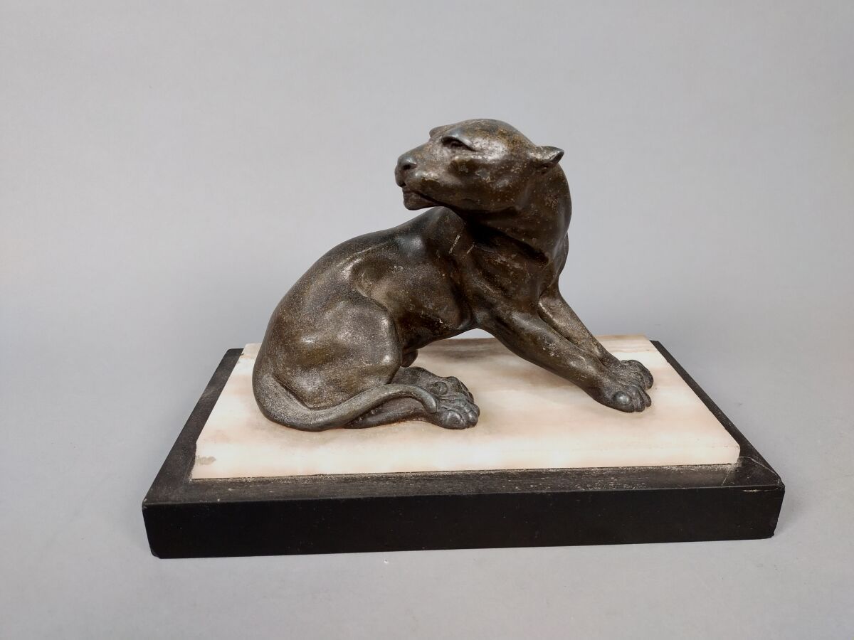 Null ECOLE MODERNE

lionne craintive

Bronze

Haut. : 17 cm