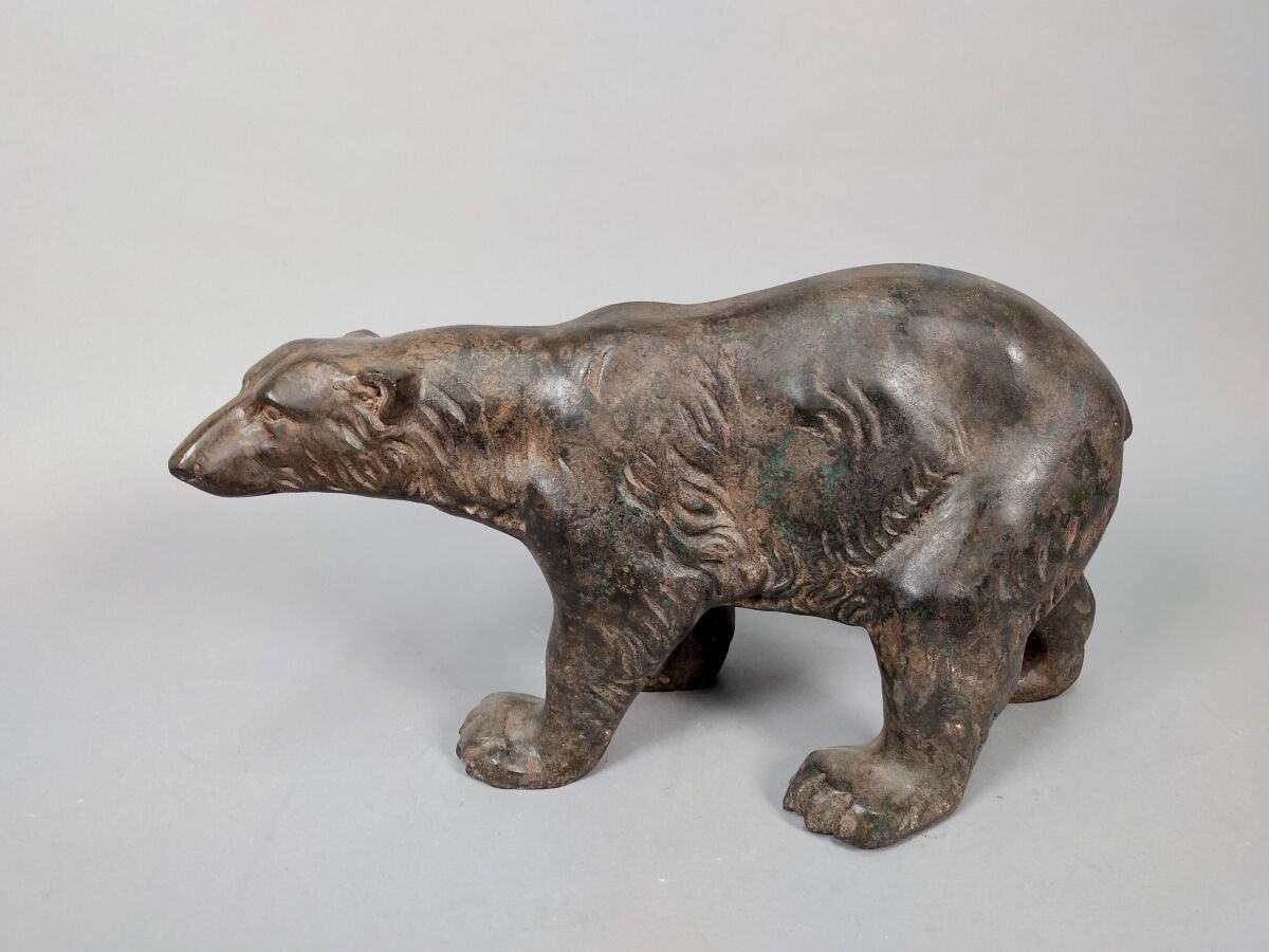 Null 皮埃尔（CHENET）（活跃于20世纪）。

熊

带有棕色铜锈的青铜器

高度：21厘米高度：21厘米



皮埃尔-谢内是20世纪的一位动物雕塑家&hellip;