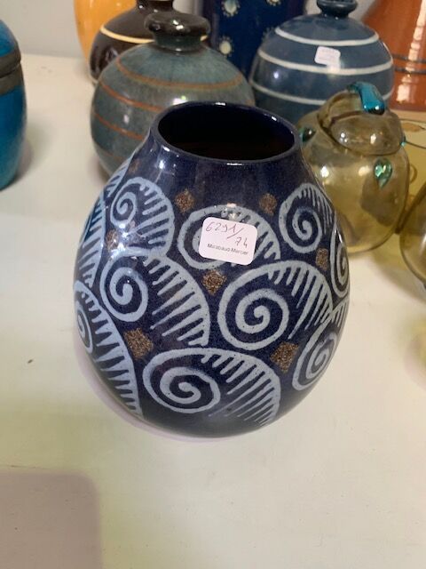 Null Travail français du XXe siècle

Vase en céramique émaillée à décor de vague&hellip;