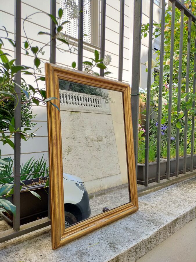 Null Miroir rectangulaire en bois mouluré et doré

On y joint trois petits miroi&hellip;