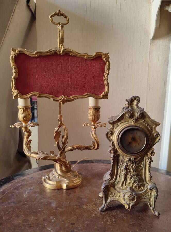 Null Lampe en bronze doré à deux bras de lumière de style Louis XV

On joint une&hellip;
