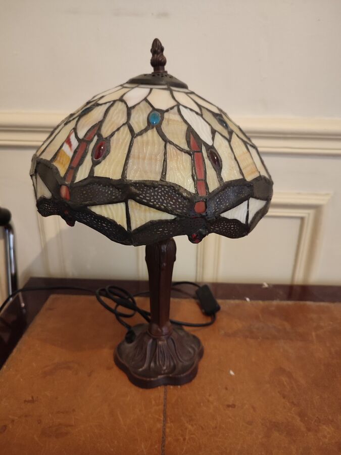 Null Moderne Liberty-Lampe mit Libellen-Dekor.

Im Geschmack von TIFFANY

Höhe :&hellip;