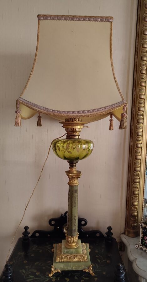 Null Lampe aus Hartstein und grünem Glas.

Höhe : 65 cm



Ein als Lampe montier&hellip;