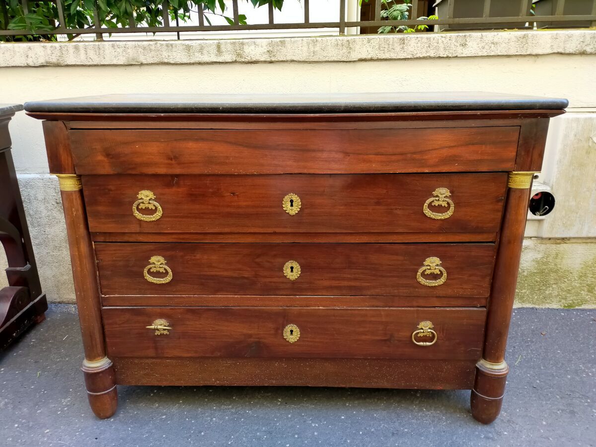 Null Mahogany and mahogany veneer chest of drawers with detached columns opening&hellip;