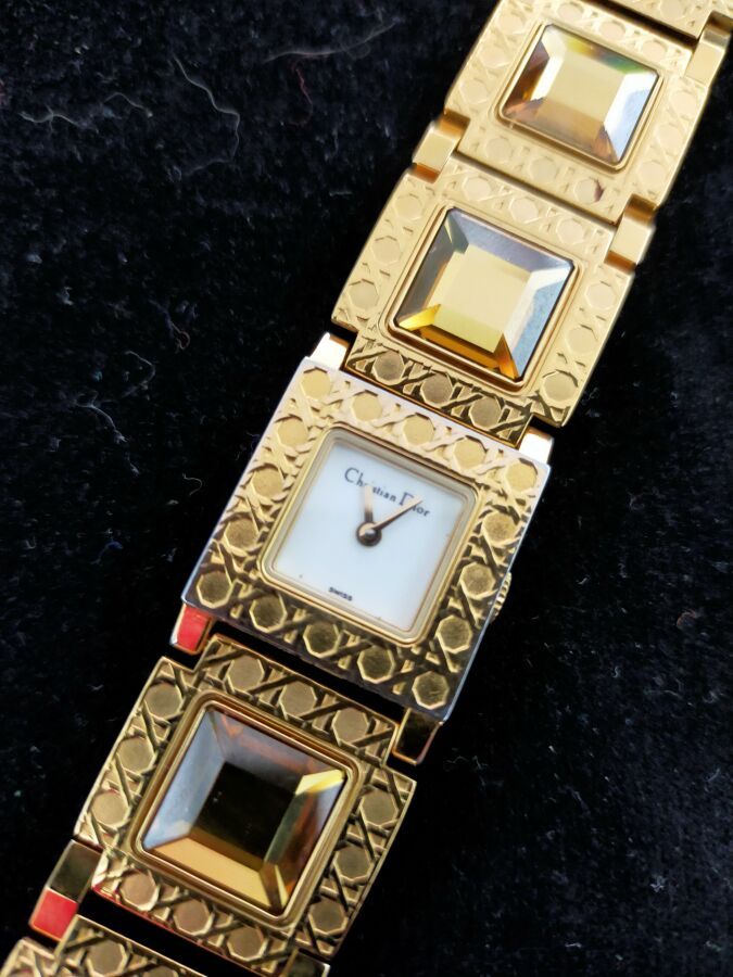 Null CHRISTIAN DIOR
Lady's wristwatch in gilt metal, the watch of square form, w&hellip;