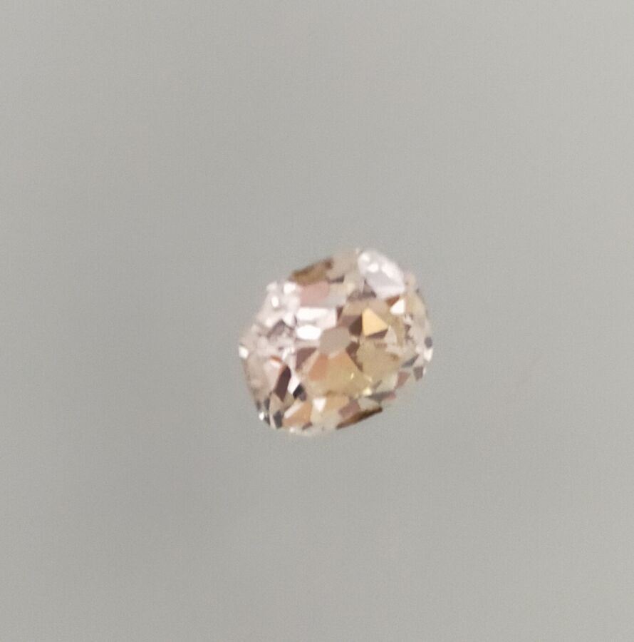 Null Diamant sur papier de forme coussin et de taille ancienne pesant 1.47 carat&hellip;