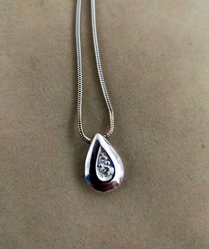 Null Flexible necklace in white gold 750 thousandths holding a pear pendant deco&hellip;