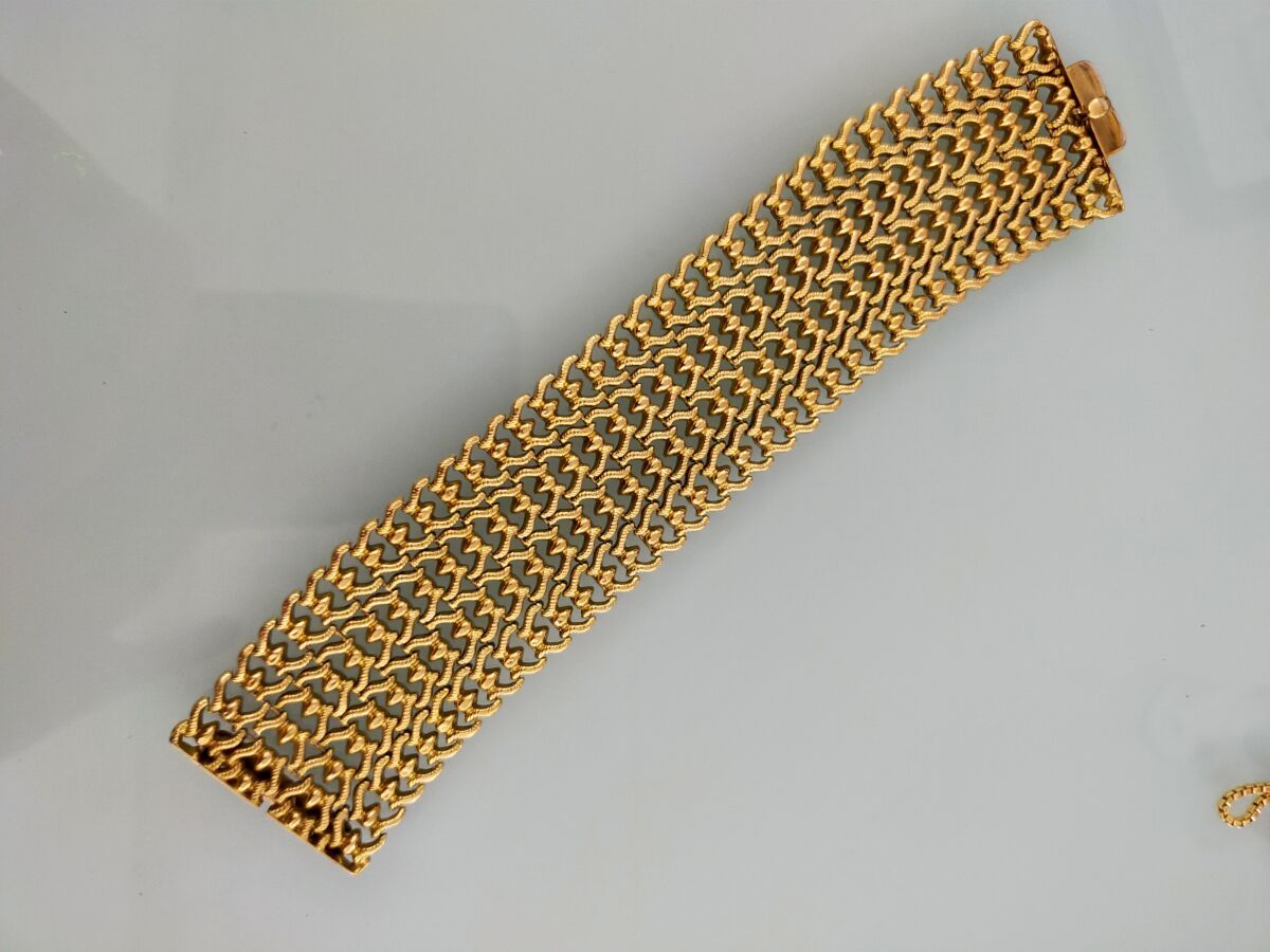 Null Large bracelet in yellow gold 750 thousandth openwork, the reasons in plain&hellip;