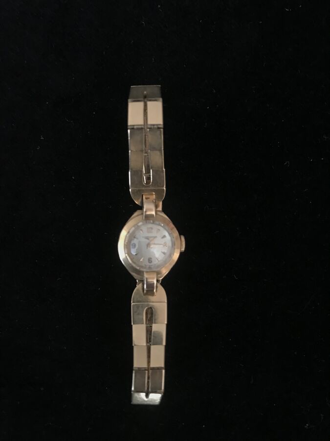 Null LONGINES
Damenarmbanduhr aus 750er Gelbgold, die Uhr hat eine runde Form, w&hellip;