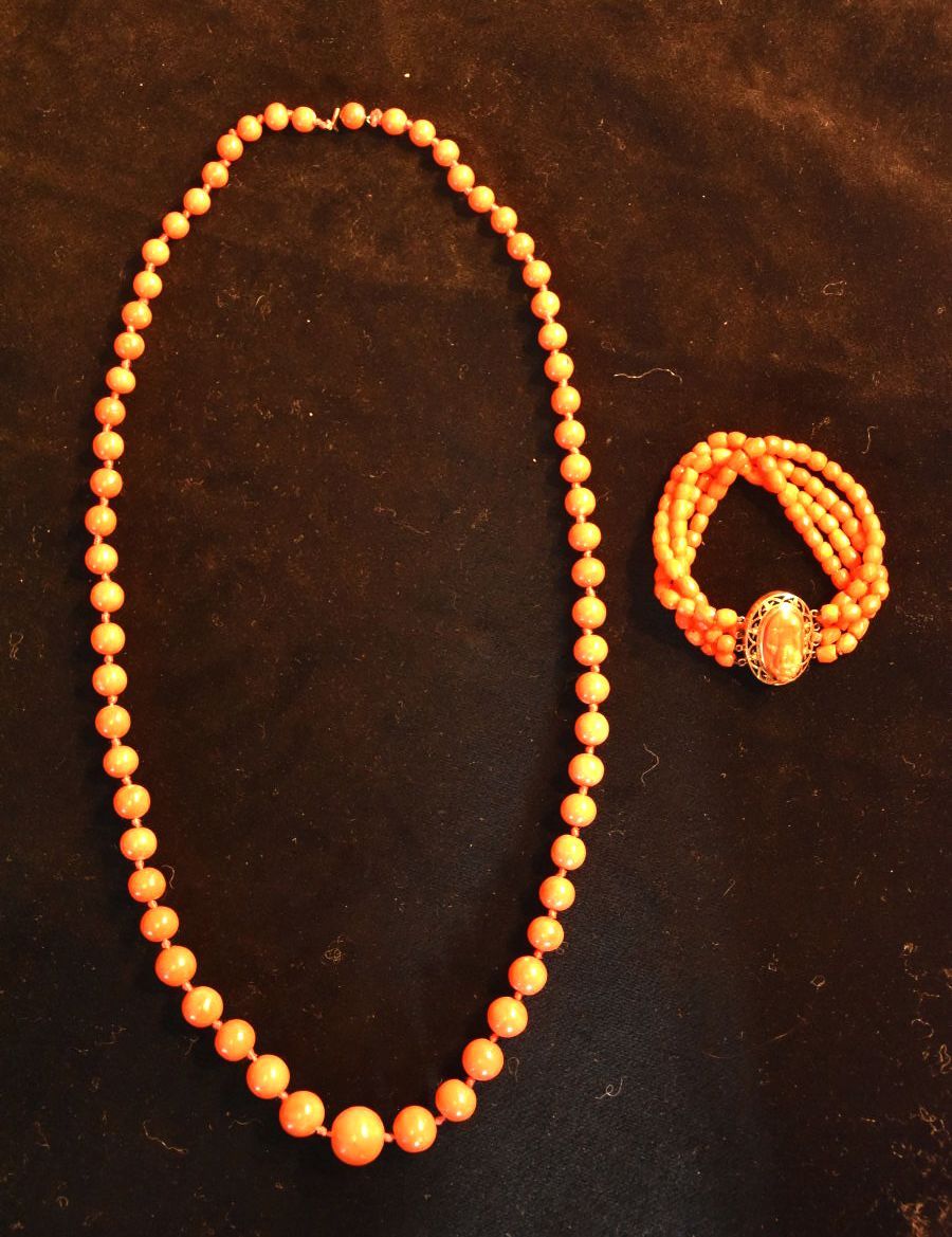 Null Coral lot including a necklace of coral balls and a bracelet four rows of f&hellip;
