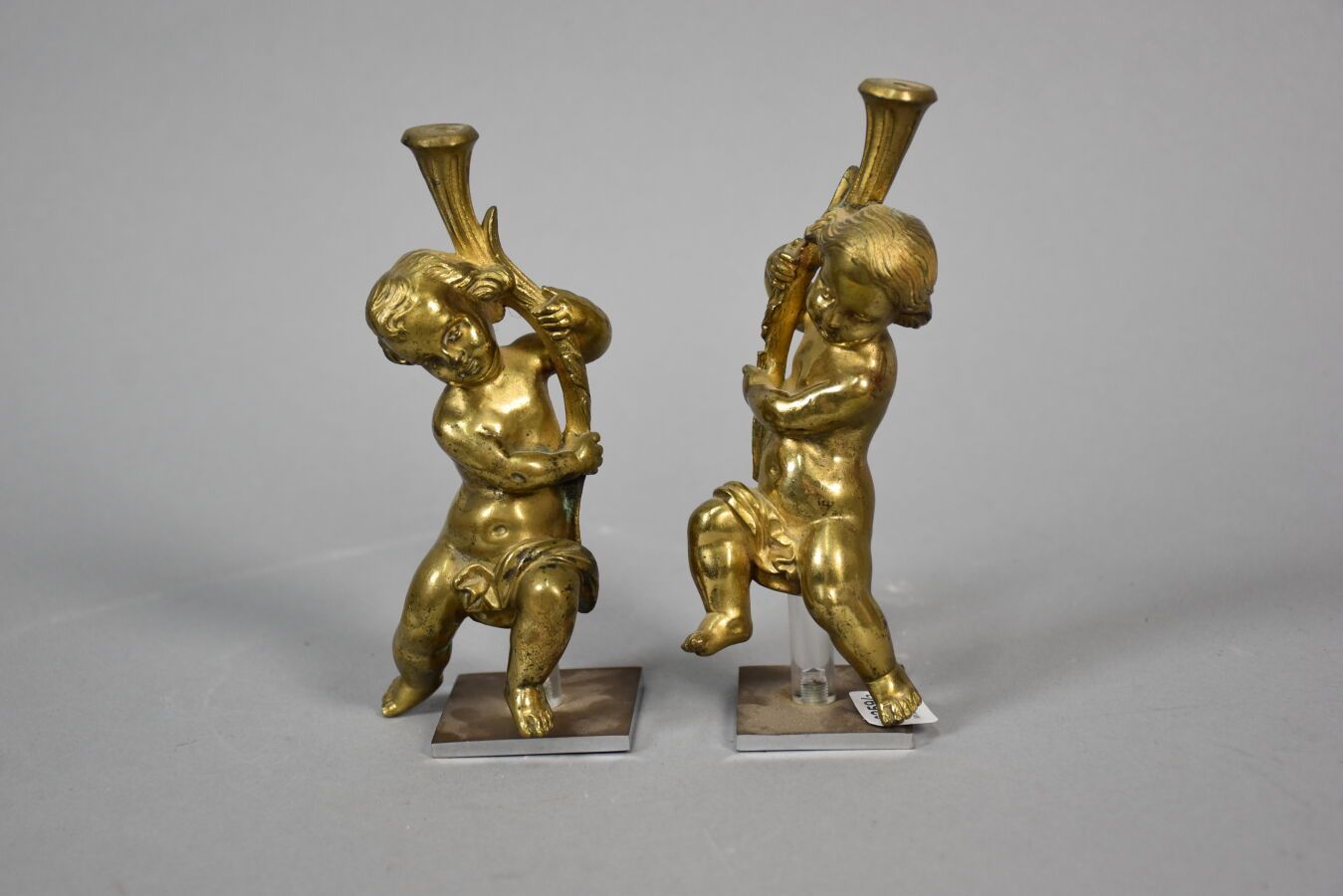 Null XIX secolo
Coppia di putti in bronzo
Altezza: 14 cm Altezza: 14 cm