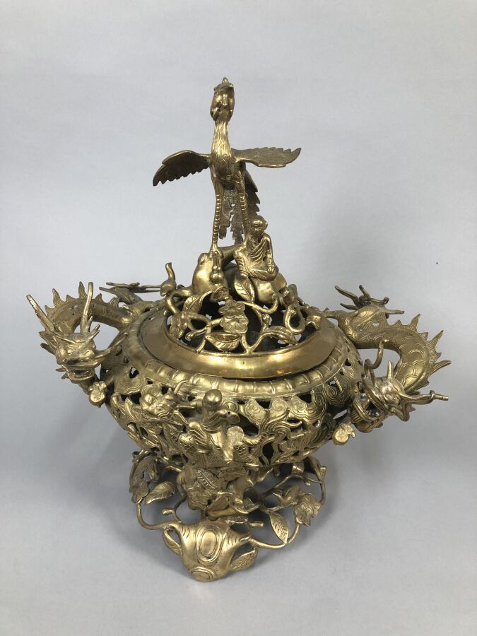 Null VIETNAM
Bruciaprofumi in bronzo dorato con decorazione di draghi e gru
 20°&hellip;