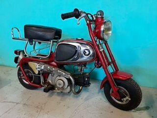 Null HONDA
Moto
Monkey CZ 100 
50 cc 
1965 
Monocylindre horizontal 4-temps

Au &hellip;
