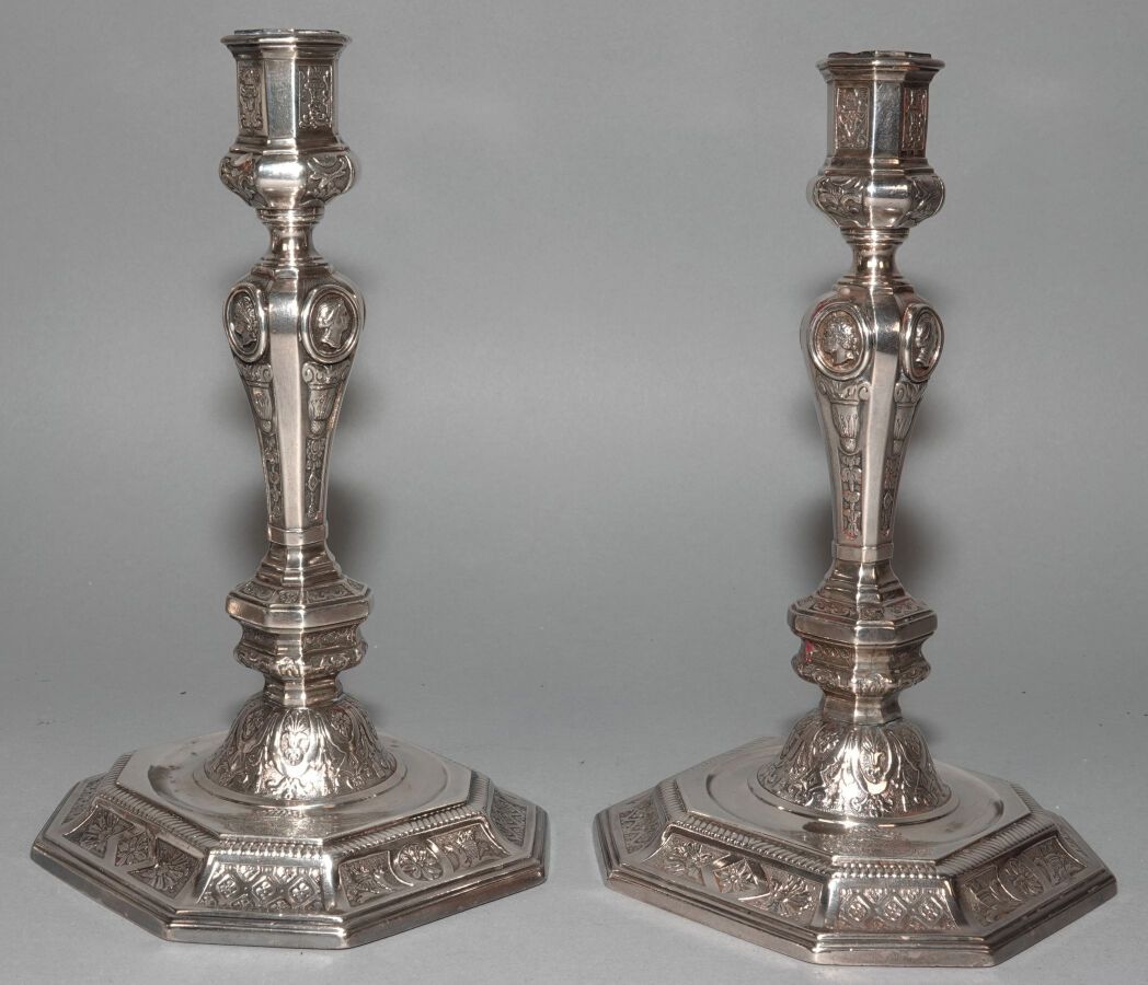 Null A pair of cast and chased silver candlesticks or torches, with baluster sha&hellip;