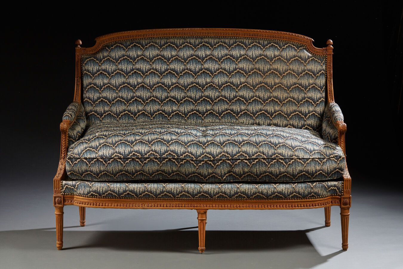 Null Kleines Sofa aus natürlichem Holz, gefräst und geschnitzt mit Godron- und R&hellip;