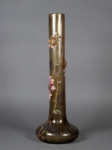 GALLÉ Émile (1846-1904) Grand vase bulbe en verre fumé, à épais décor émaillé de&hellip;
