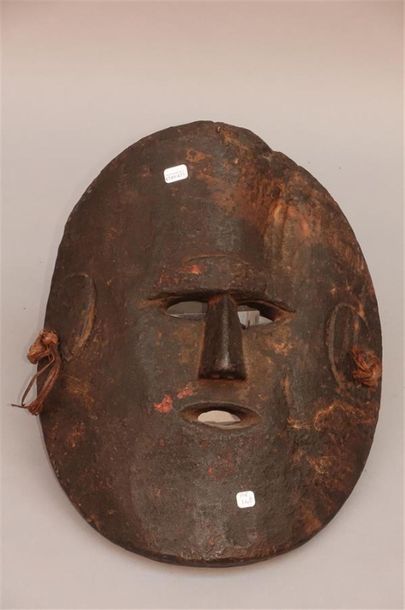 Null MASQUE en bois.
Népal.
Haut. : 34,5 cm ; Larg. : 30 cm