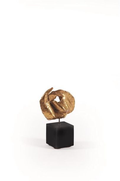 Null ÉCOLE CONTEMPORAINE
Sculpture en bronze doré.
Socle.
Haut. : environ 6 cm ;&hellip;