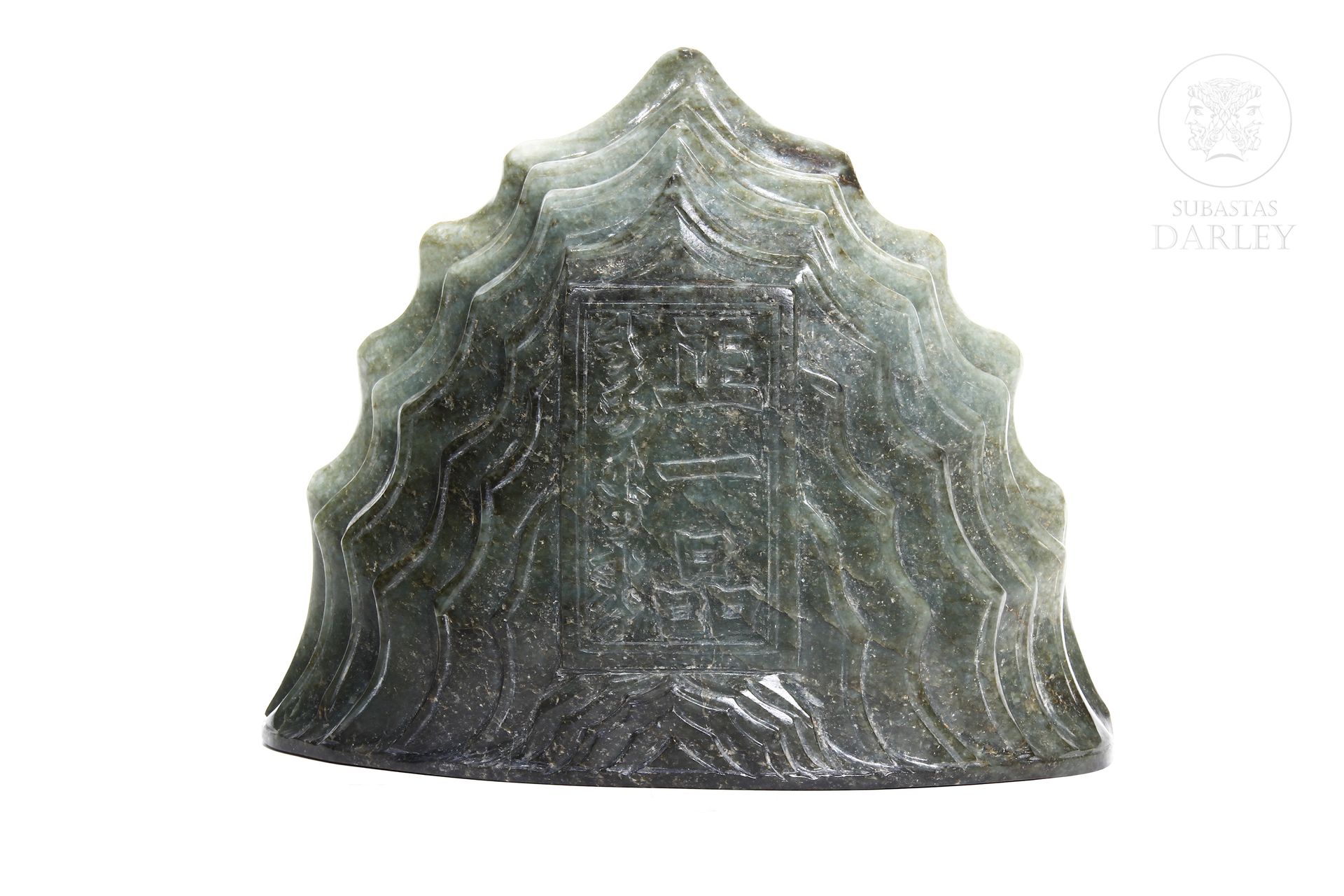 Montaña de jade tallado, dinastía Qing. 
Pieza de jade tallado con forma de mont&hellip;