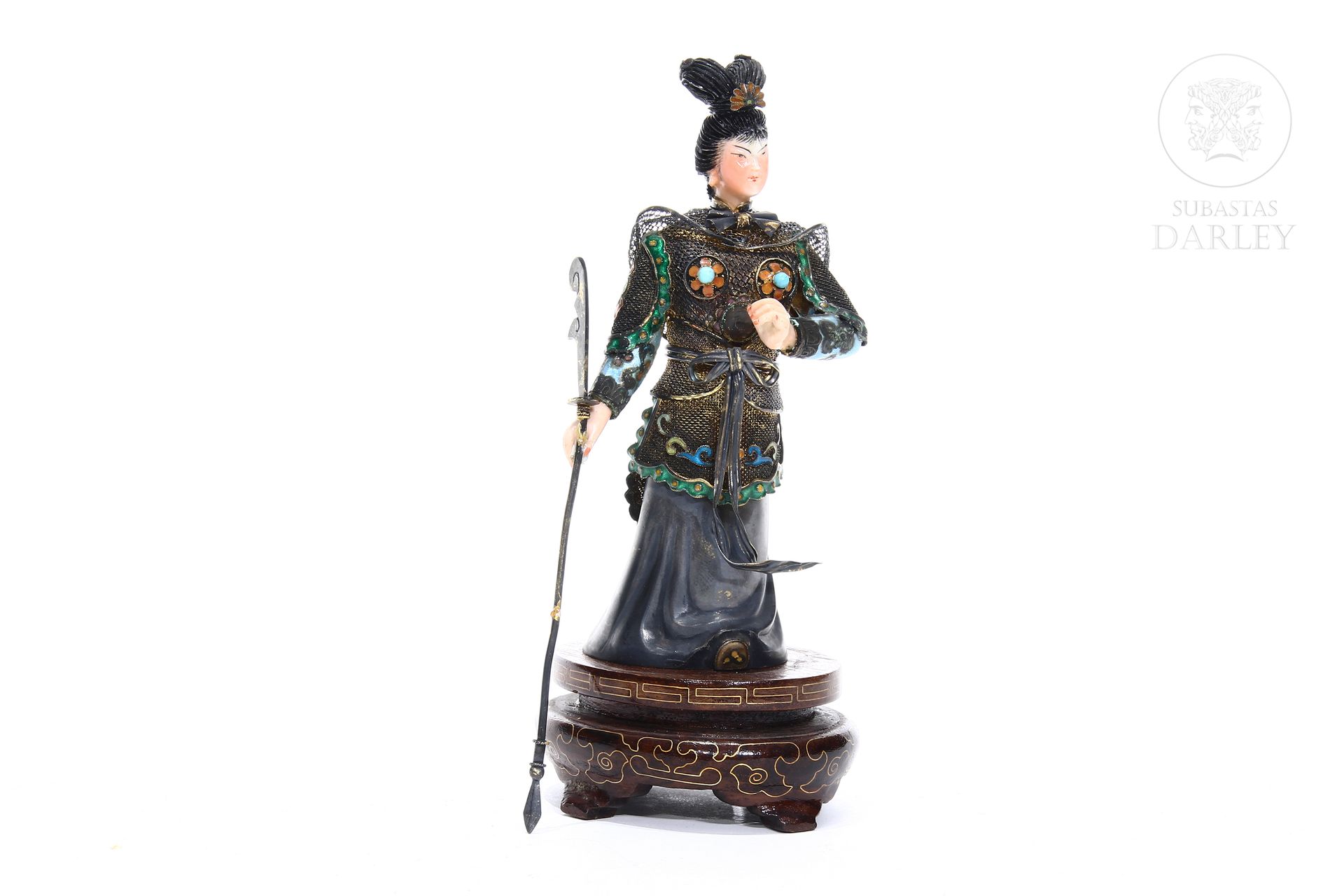 Escultura de guerrera china en plata y esmaltes. 
Época: República de China. Rea&hellip;