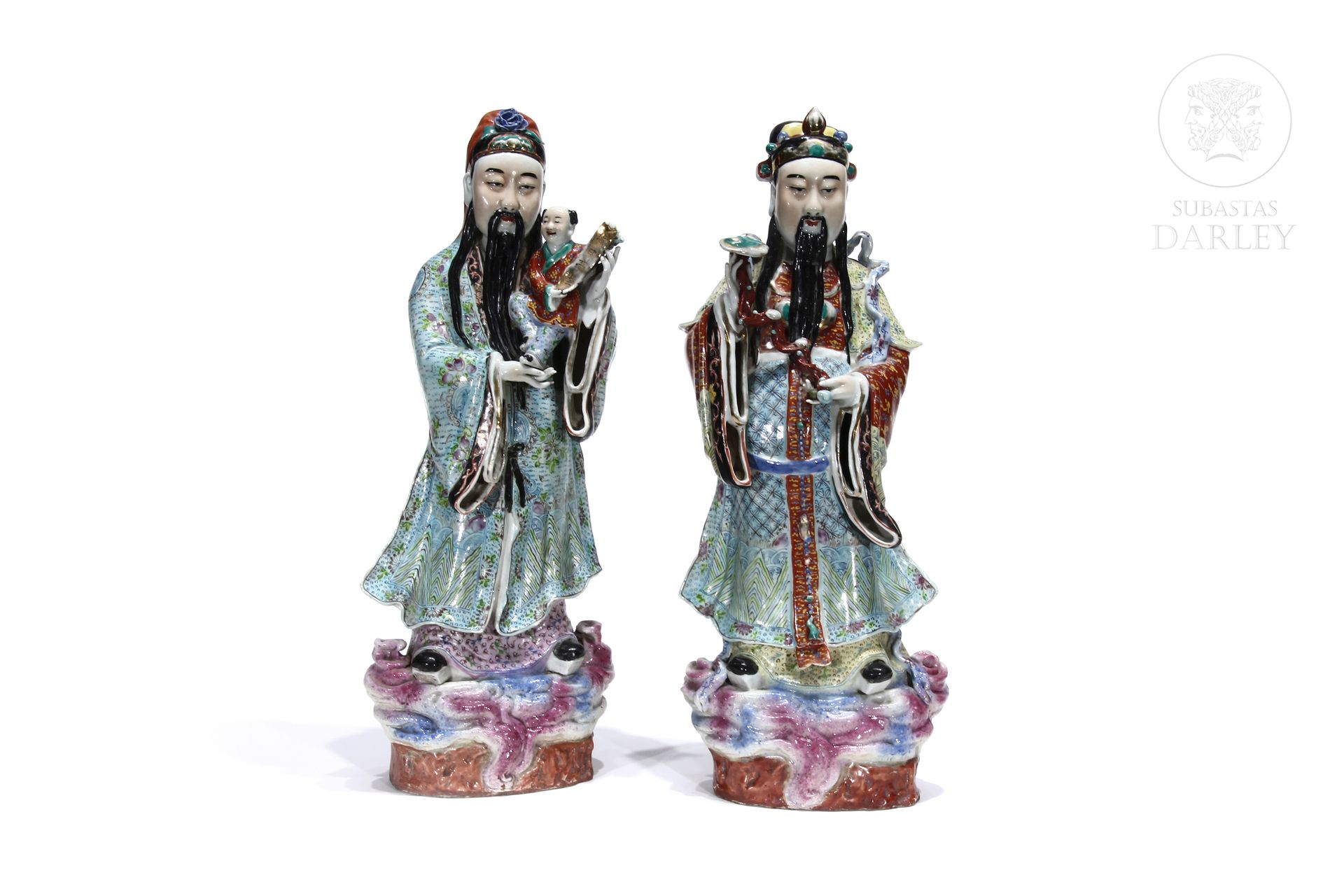 Pareja de sabios en porcelana esmaltada, China, s.XX 
Porcelana esmaltada. Uno d&hellip;