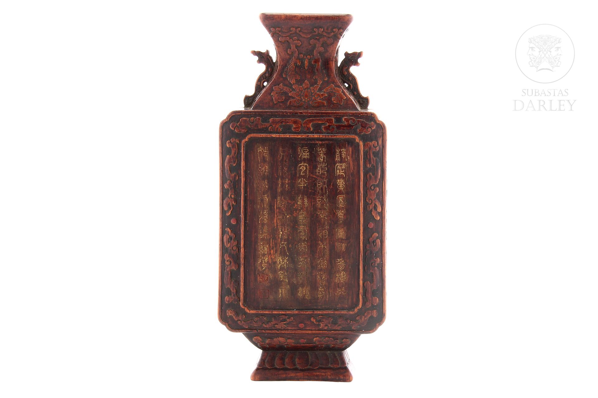 Botella para colgar de madera "huanghuali", dinastía Qing. 
Madera tallada. Apla&hellip;