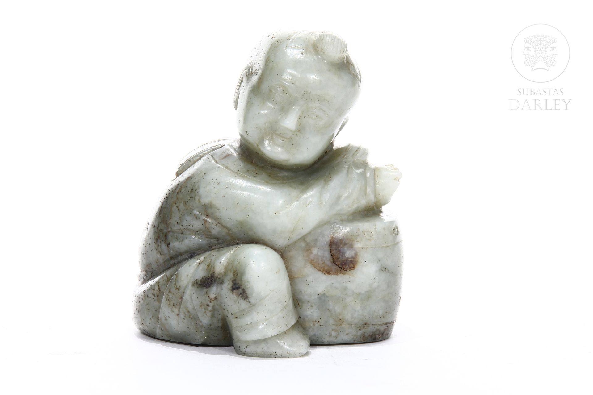 Figura de jade tallado, "Niño". 
Figura de jade tallado que representa un niño c&hellip;