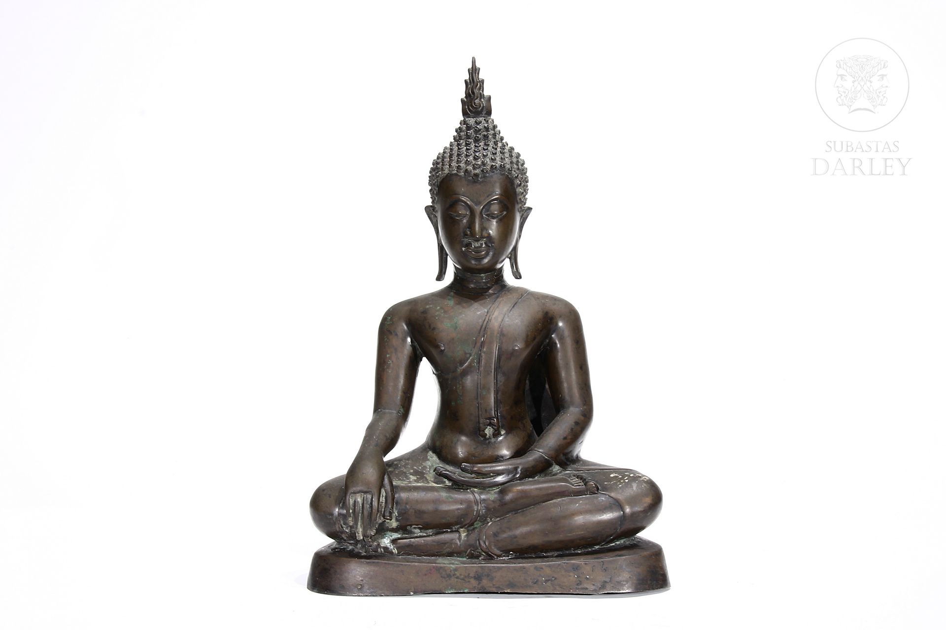 Escultura de “Buddha”, Tailandia, s.XX 
Escultura realizada en bronce. La figura&hellip;