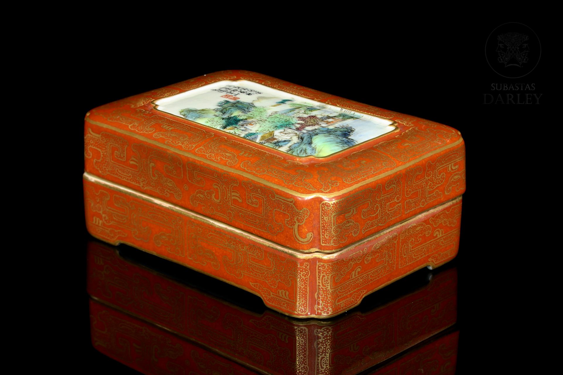 Caja de porcelana con tapa, con marca Qianlong 
Porcelaine présentant une scène &hellip;