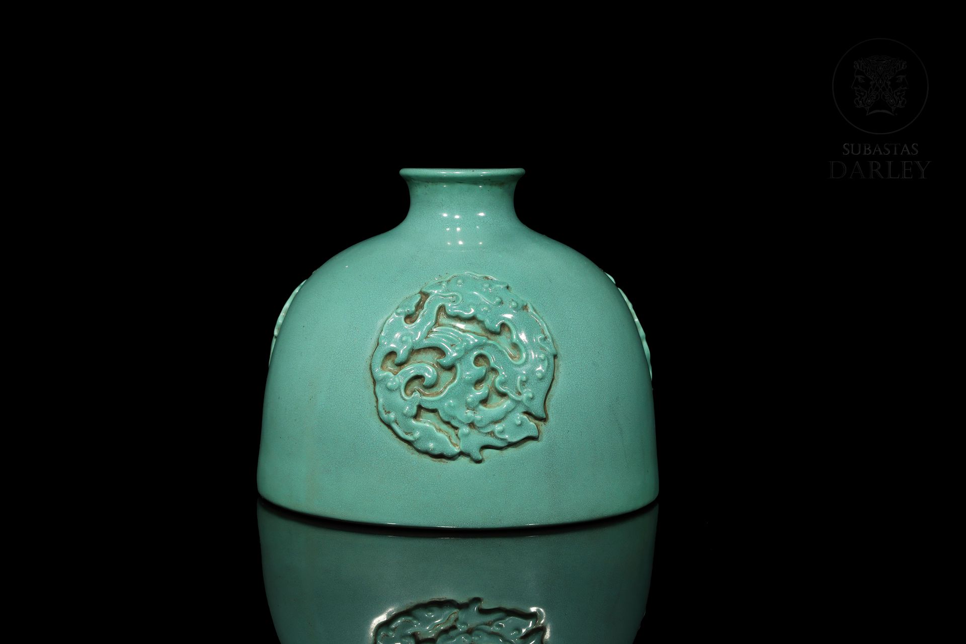 Jarrón de porcelana con relieves, marca Qianlong 
Large récipient à base circula&hellip;