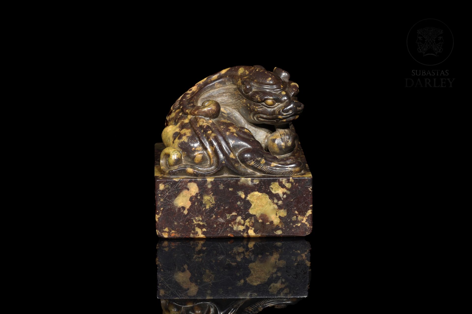 Sello de piedra "Shoushan" con león, dinastía Qing 
Timbre carré avec une sculpt&hellip;