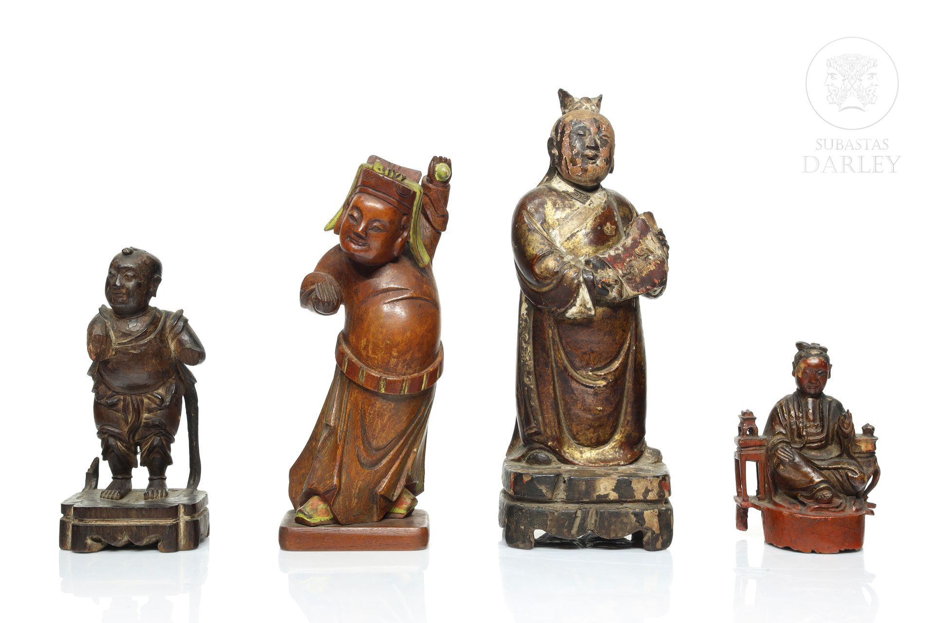Grupo de esculturas de madera tallada, dinastía Qing 
Quatre sculptures en bois &hellip;