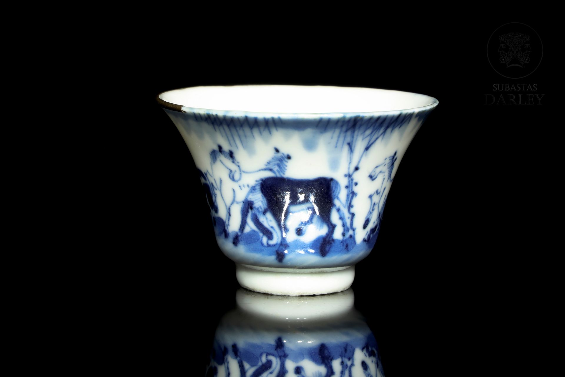 Pequeña taza de porcelana, azul y blanco, dinastia Qing 
Tasse en forme de cloch&hellip;